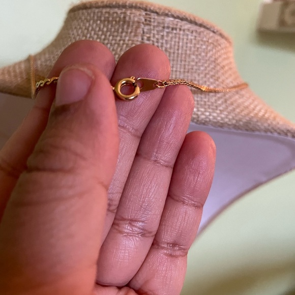 Elegant Gold Cross Pendant Necklace - Picture 8 of 8